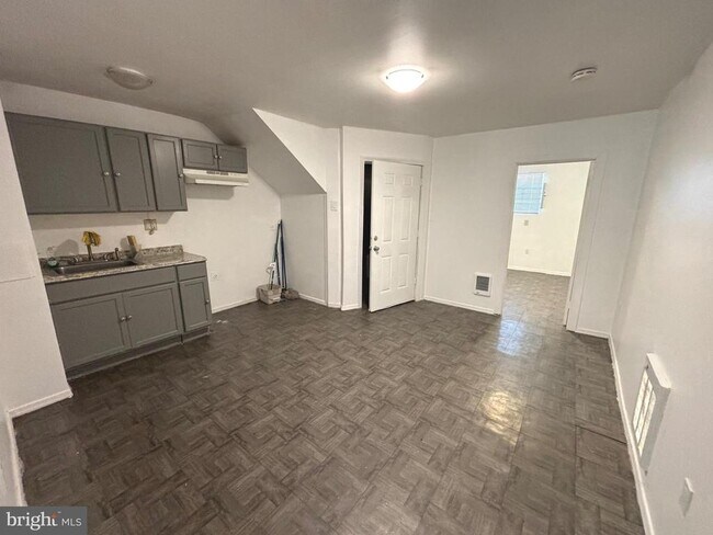 Building Photo - 401 W Wingohocking St