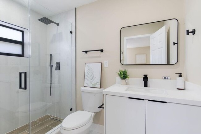 Building Photo - 5409 NE 4th Ave