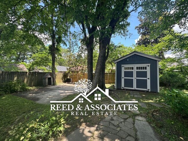 Building Photo - Spacious 5-Bedroom - Copper Young Area