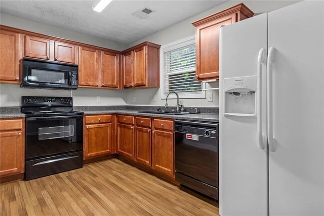 Building Photo - 1483 Little Creek Dr