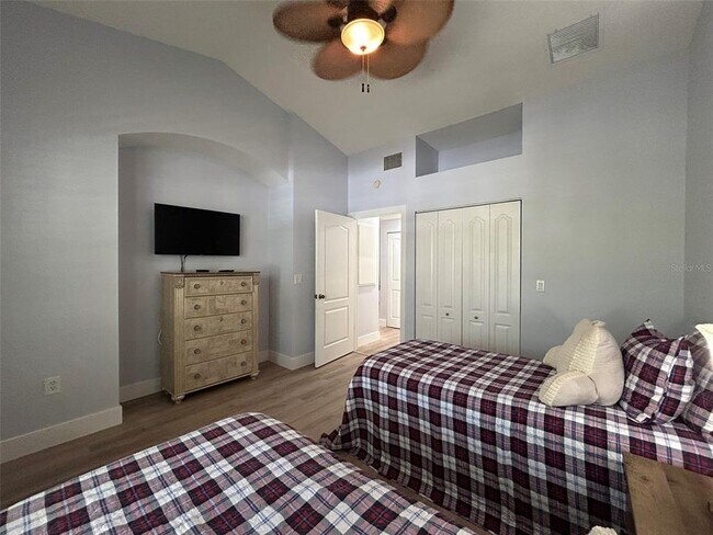 Building Photo - 3702 54th Dr W