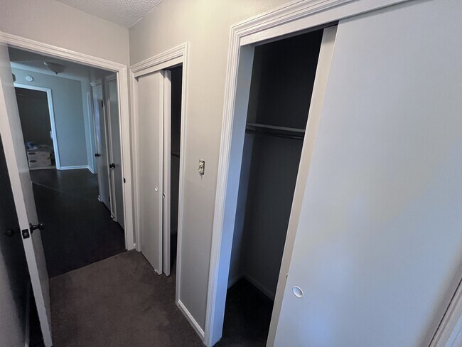 Building Photo - 215 Berkshire Cir