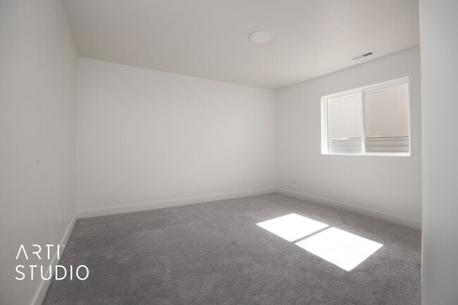 Building Photo - Orem Basement Apartment