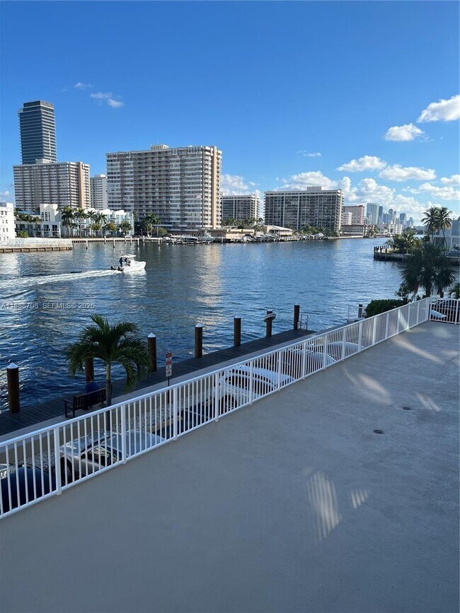 Building Photo - 111 Golden Isles Dr