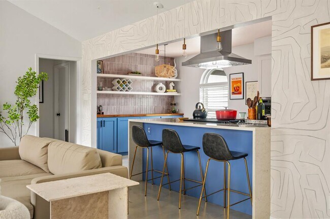 Building Photo - 9300 Meadow Vale