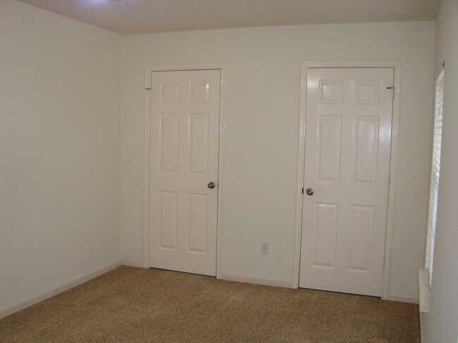 Building Photo - 462 Everington Dr