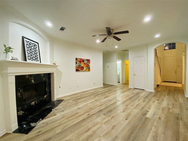 Building Photo - 3907 Meadow Lilly Ln