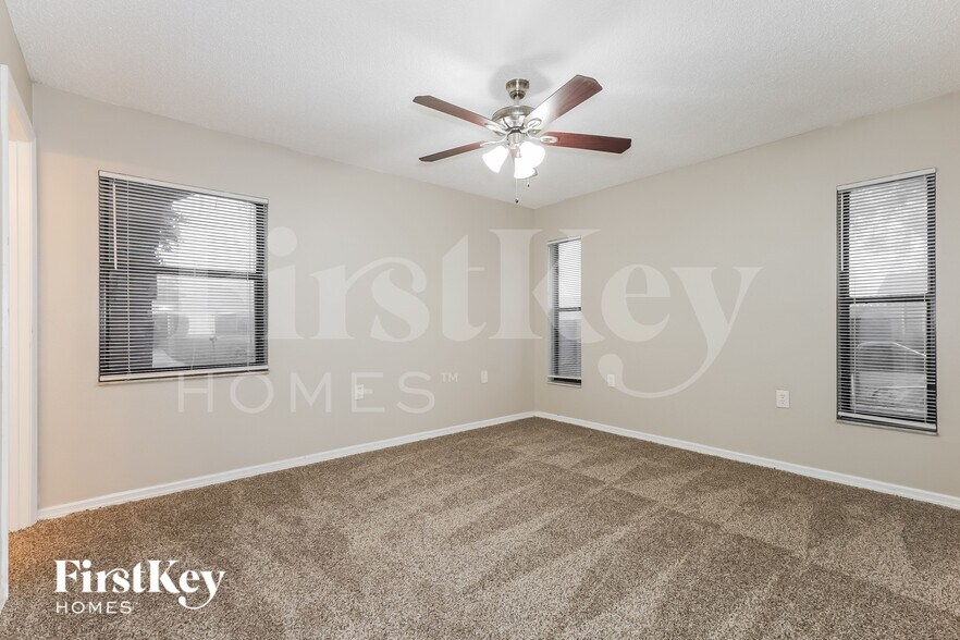 Building Photo - 7989 Sioux Ln