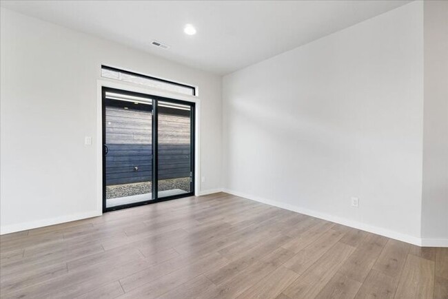 Building Photo - Single-Level Serenity: Your 3 Bedroom, 2 B...