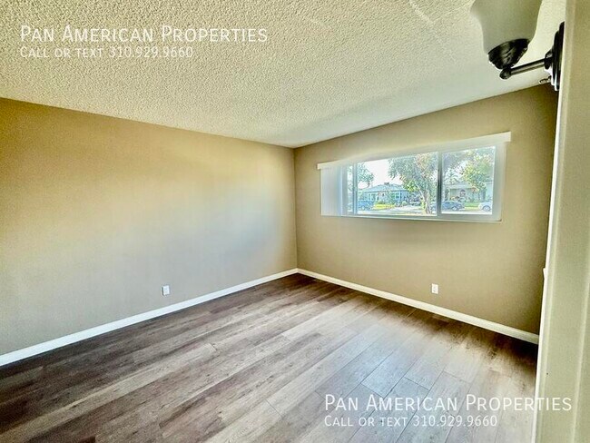 Building Photo - 326 S Gerhart Ave