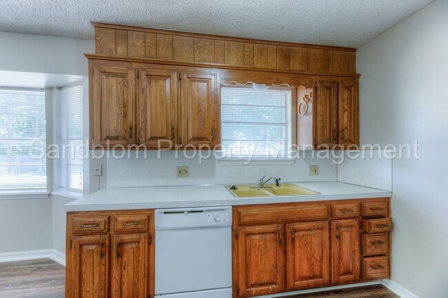 Building Photo - For Lease | Sand Springs | Available Now!