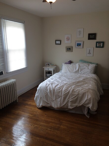 Front Bedroom - 2407 Huidekoper Plz NW