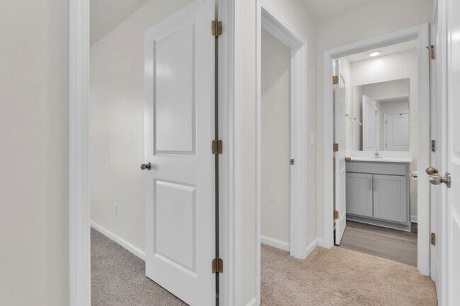 Building Photo - Don't miss this charming 3-bedroom, 2.5-ba...
