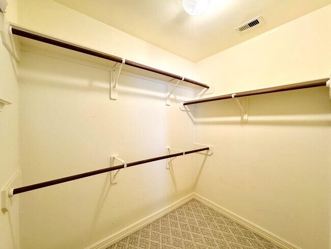 Building Photo - 2715 Cresthollow Ln