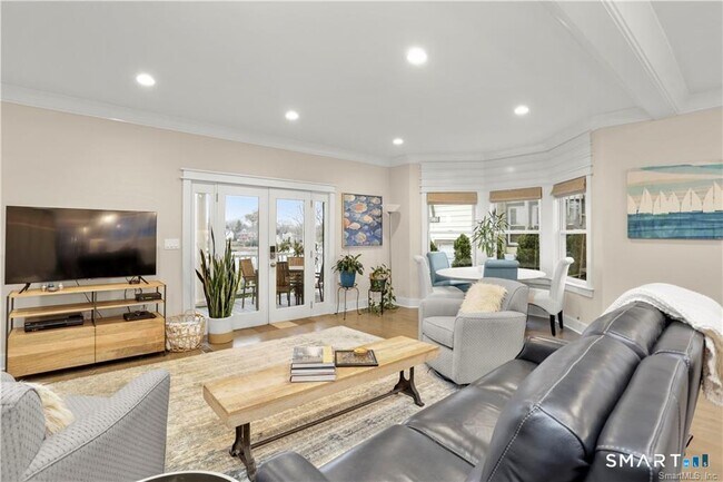 Building Photo - 69 Weed Ave