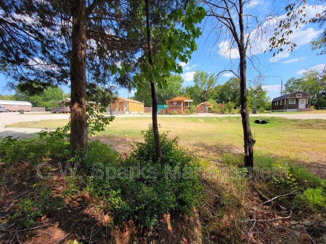 Building Photo - 310 Carson Cir