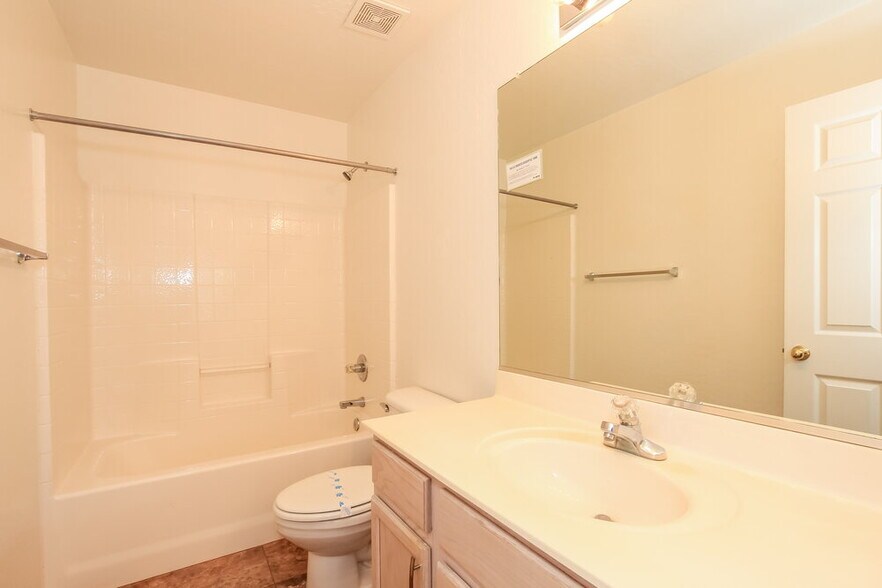 Building Photo - 16038 W Carmen Dr