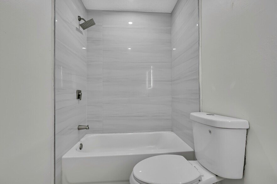 Building Photo - 10981 W Tidewater Cir