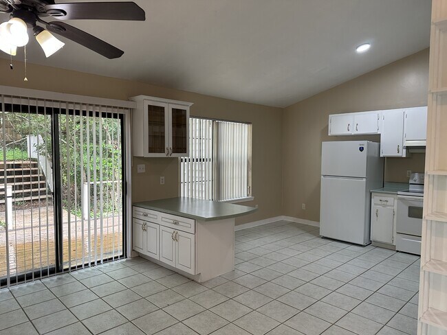 Building Photo - 2400 Talco Hills Dr