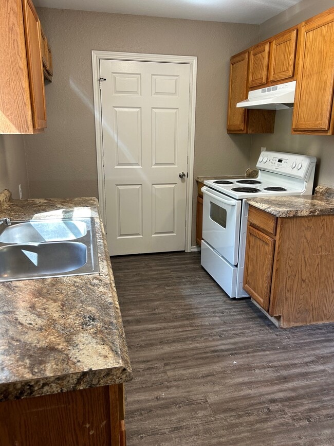 Building Photo - 434 S Nixon St