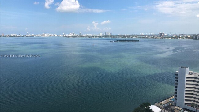 Building Photo - 650 NE 32nd St