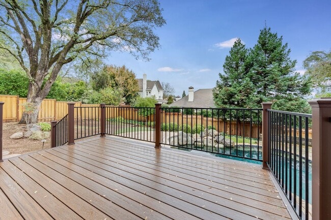 Building Photo - Stunning Folsom Split-Level Home with Pool & 3-Car Garage in Quiet Cul-De-Sac