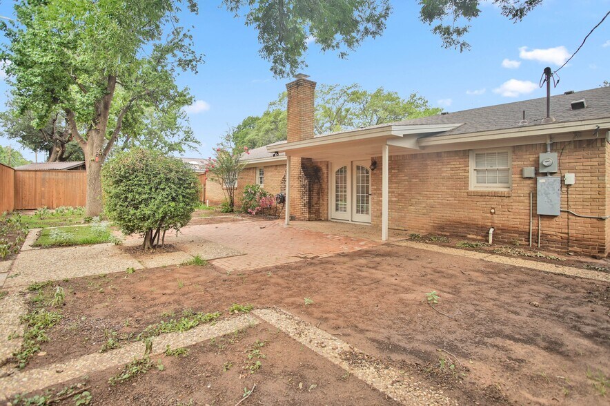 Building Photo - 3811 63rd Dr
