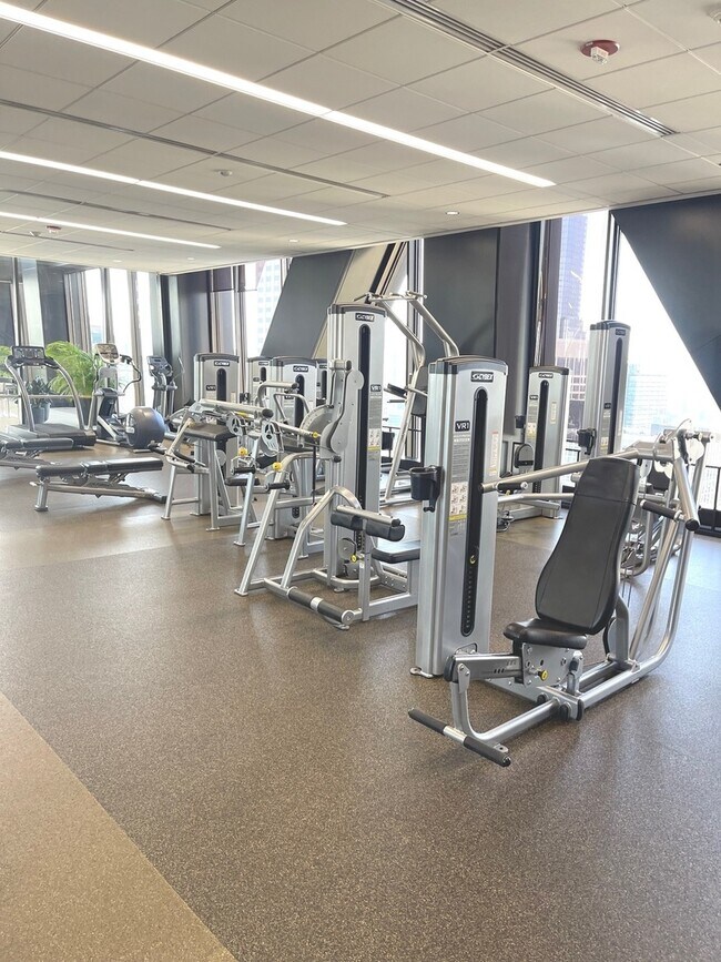 Building Photo - 175 E Delaware Pl