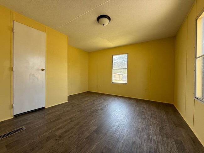 Building Photo - Two Bedroom Home for Rent