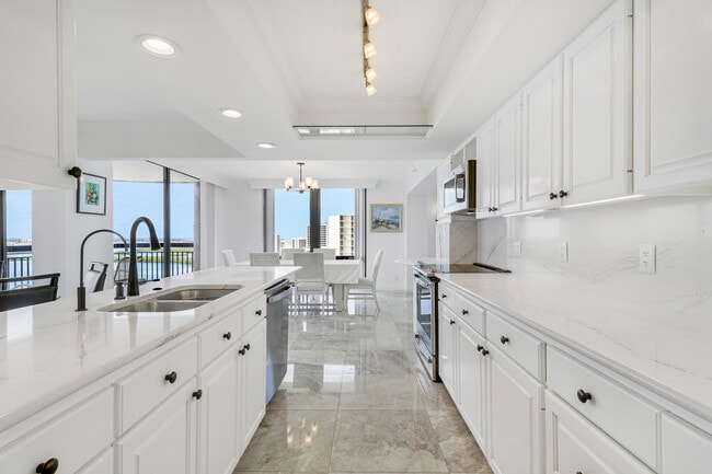 Building Photo - 5380 N Ocean Dr