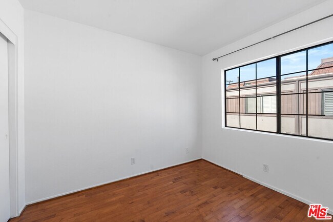 Building Photo - 4640 Glencoe Ave