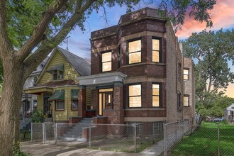 Building Photo - 6949 S Justine St