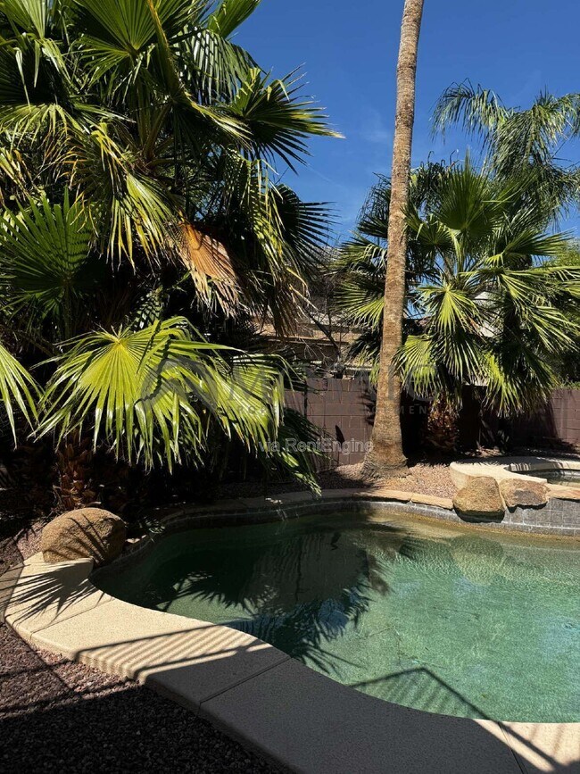 Building Photo - 3356 E Mayberry Ave