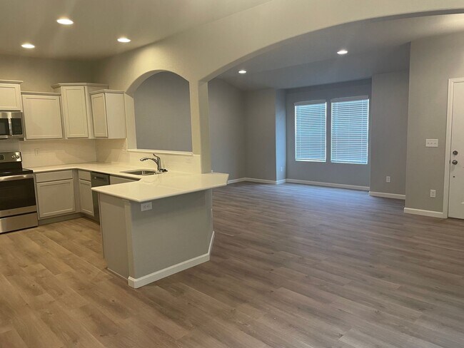 Building Photo - Chapel Heights townhome
