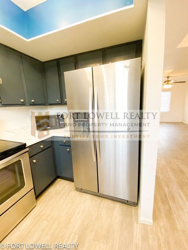 Building Photo - 2 Bed 2.5 Bath Townhome