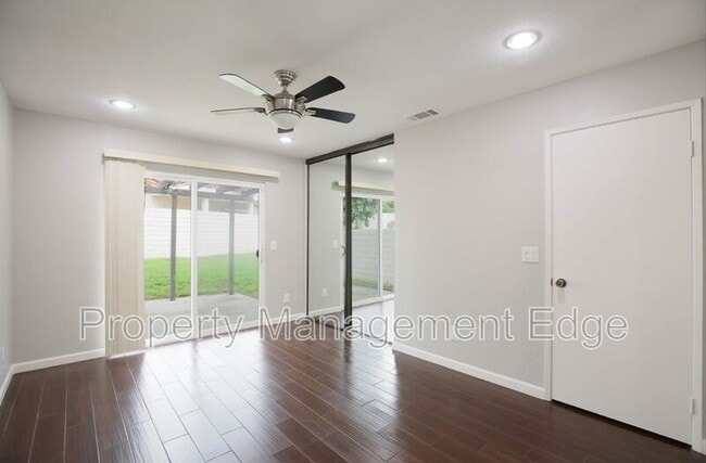 Building Photo - 254 Oleander Dr