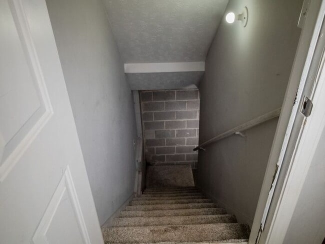 Building Photo - 2707 Sanibel Ln SE