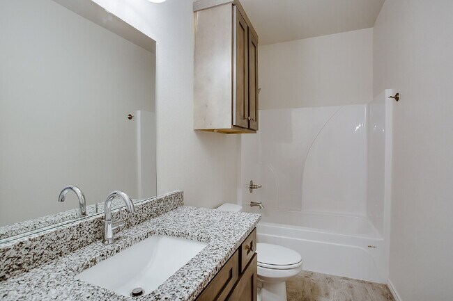 Building Photo - Luxury 3/2/2 Duplex in South Lubbock!