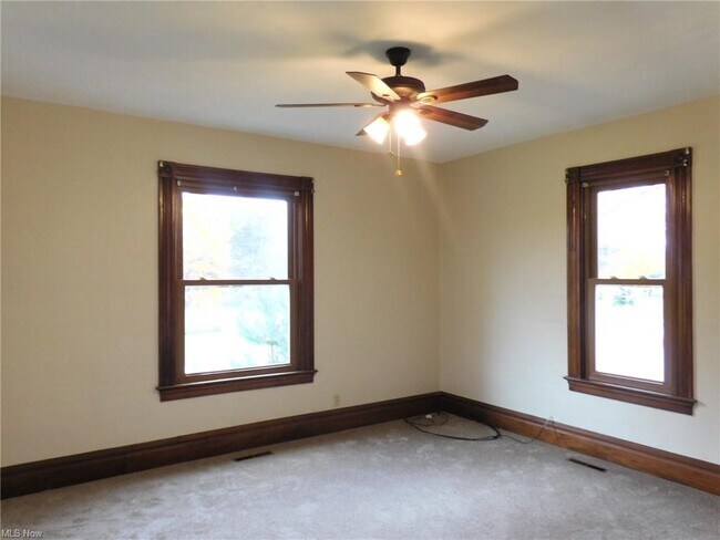 Building Photo - 16 S Hubbard Rd