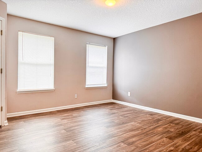 Building Photo - 518 Scrub Jay Dr