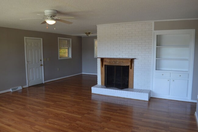 Building Photo - 3 Bedroom, 2 Bathroom Home Near Clemson University