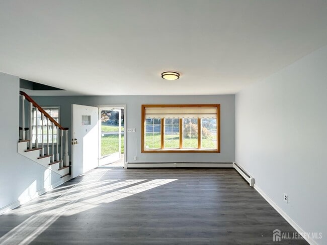 Building Photo - 3 Stiles Rd