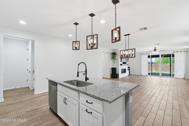 Building Photo - 4220 S Macy Cir
