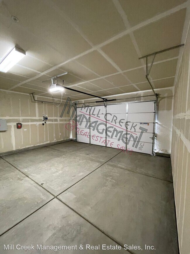 Building Photo - 3 br, 3 bath House - 4444 S. University