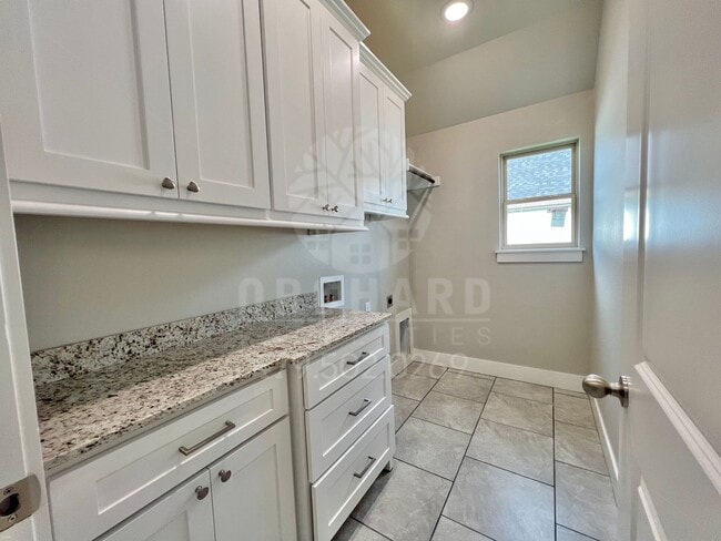 Building Photo - Siloam Springs- Single-Family Home- Popula...