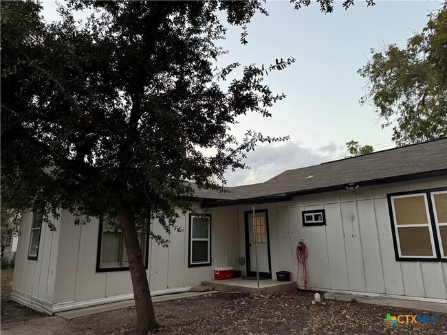 Building Photo - 2320 Woodland Dr