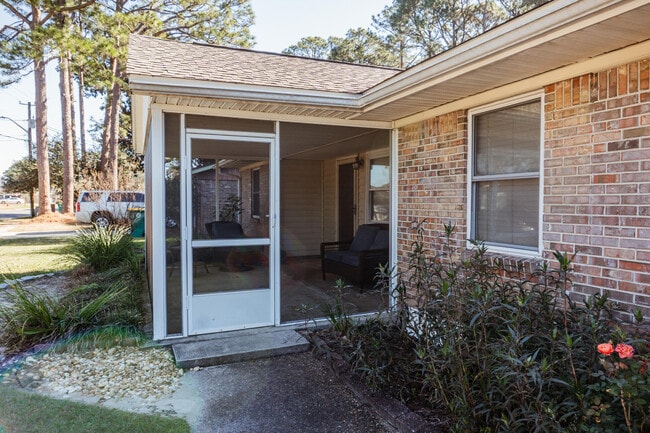 Building Photo - 410 Tanglewood Dr