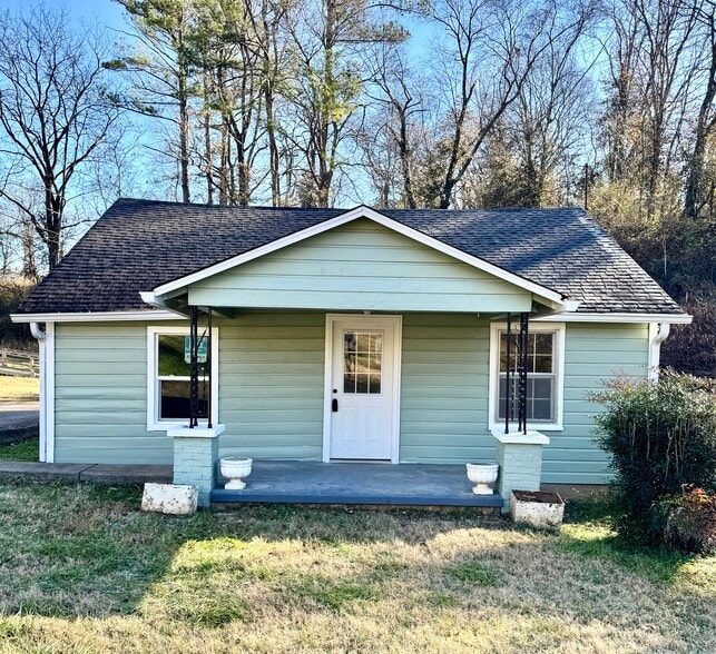 Primary Photo - 833 Cumberland Dr