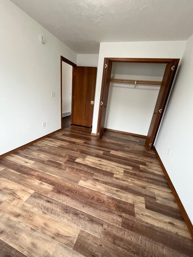 Building Photo - 3 Bed/2 Bath Home w/ Fenced in Yard!