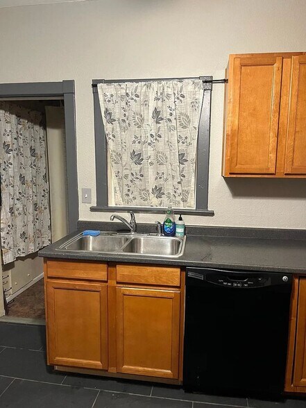 Building Photo - 715 E High St